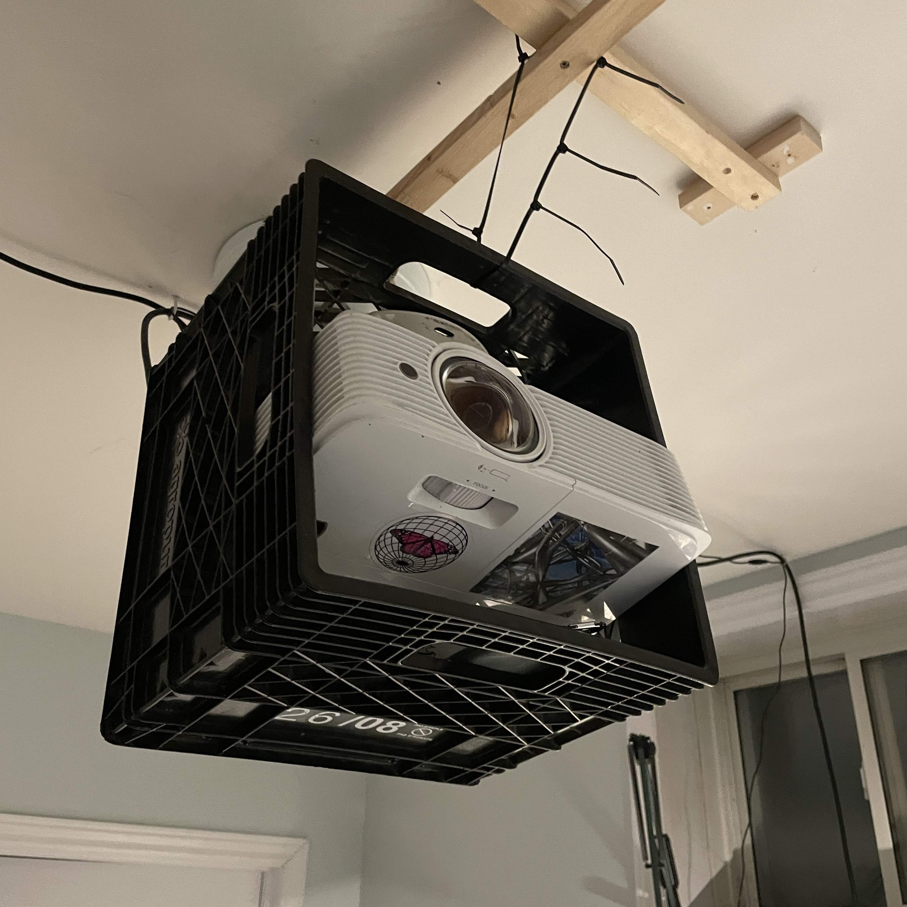 Short throw projector: buzzing sound from the lense casing, i think it broke or got loose overtime