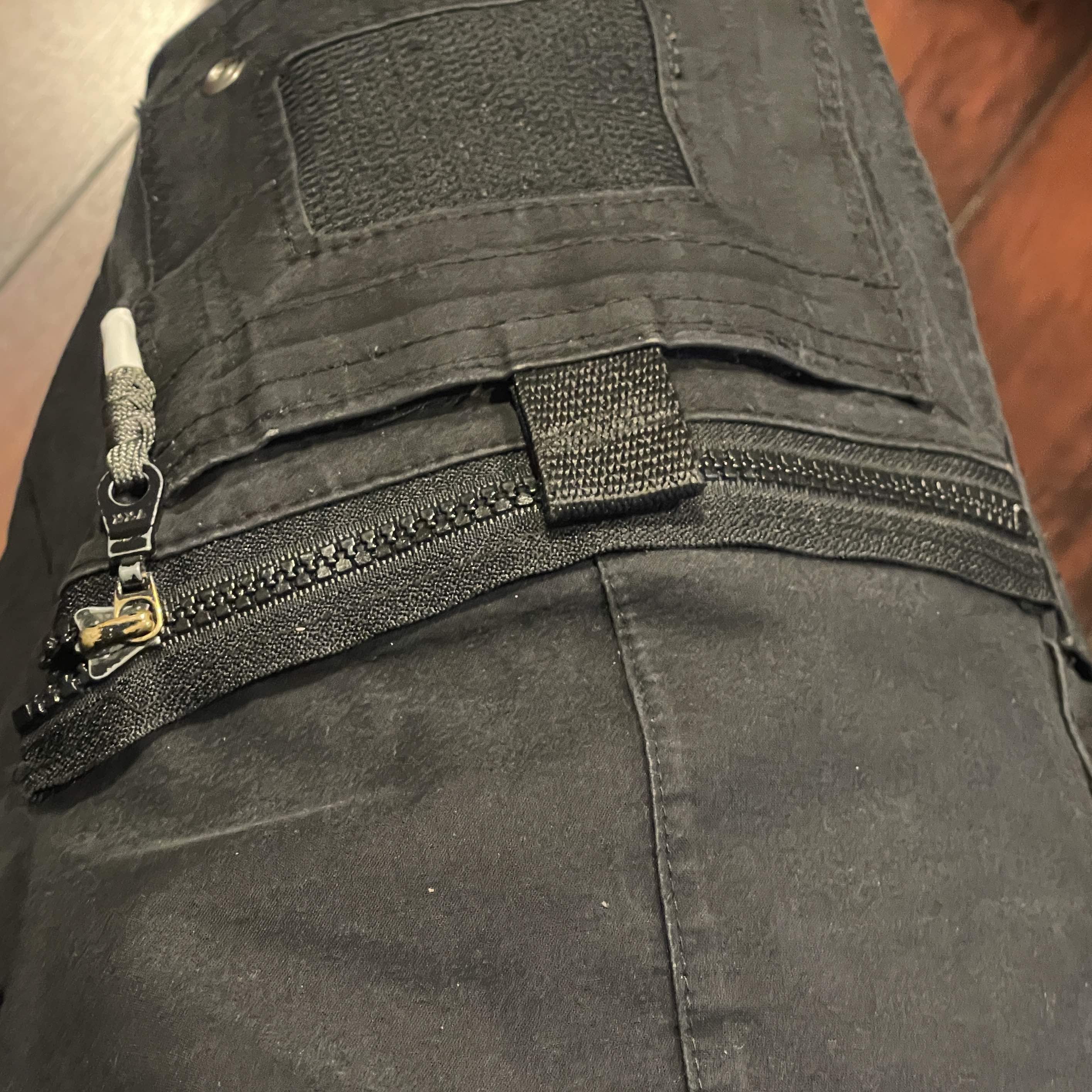 Zipper (metal pull plastic teeth)