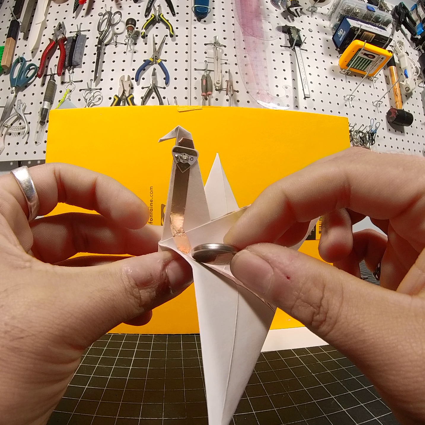 Origami bird prototype V2 <br> <a href='https://youtu.be/mECKxrWcwtw' target='_blank'>Origami Bird Circuit Video</a>